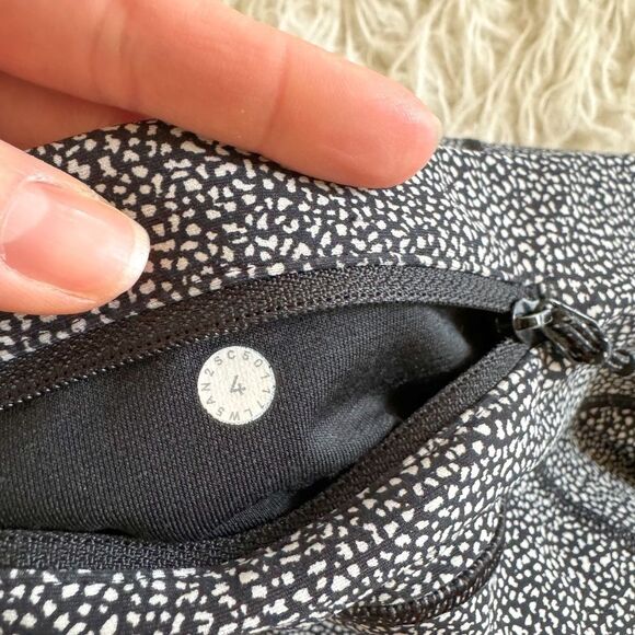 Lululemon Tight Stuff Tight II - Chakra Print Alpine White Black | Size 4 - Picture 7 of 8
